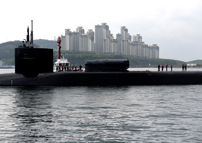 ABD, en büyük denizaltılarından birini Güney Kore'ye gönderdi