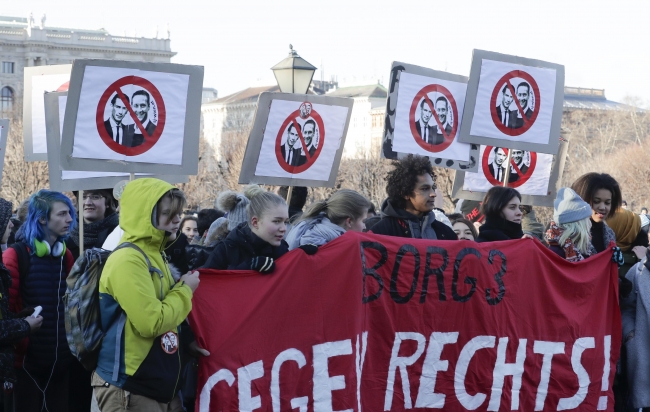 Avusturya'da aşırı sağcı yeni hükümet protesto edildi