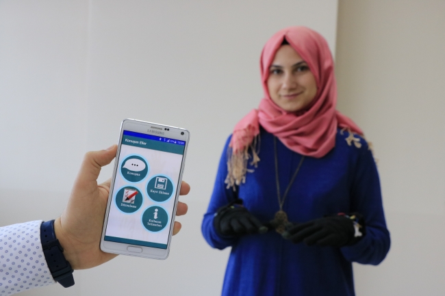 İşitme engelliler mobil eldivenle 'konuşacak'