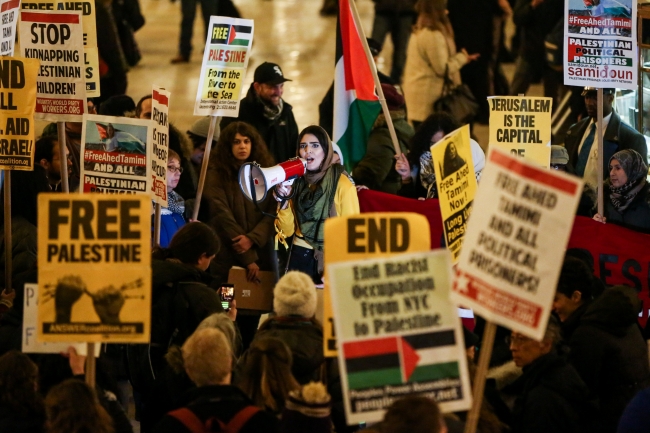 New York'ta yüzlerce kişi Filistin'in cesur kızı için toplandı