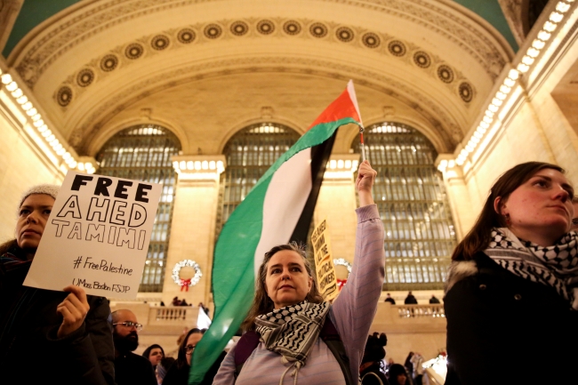 New York'ta yüzlerce kişi Filistin'in cesur kızı için toplandı