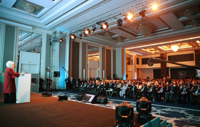 Emine Erdoğan: Tüm dünyada ezber bozan bir insani yardım faaliyeti sürdürüyoruz