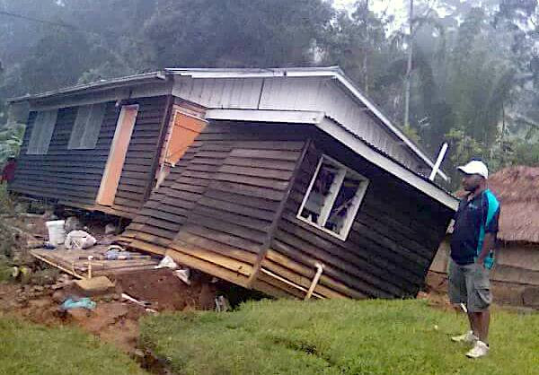 Papua Yeni Gine'deki deprem 14 can aldı