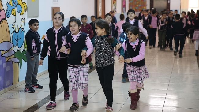 Kilis'te öğrenciler 22 günlük tatilin ardından dersbaşı yaptı