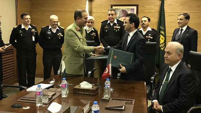 Pakistan denizaltıları Türkiye'ye emanet