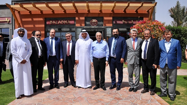 Bakan Fakıbaba, Katar'da süt üretim tesisini gezdi