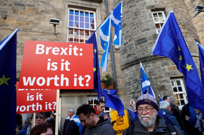 İngiltere'de Brexit için yeni referandum talebi