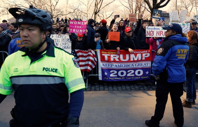 ABD'de yüzbinlerce kişi silahlanmaya karşı sokakta