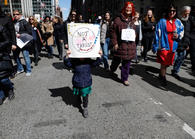 ABD'de yüzbinlerce kişi silahlanmaya karşı sokakta