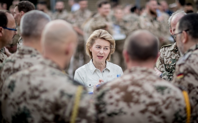 Almanya Savunma Bakanı Leyen NATO Üssü'nde