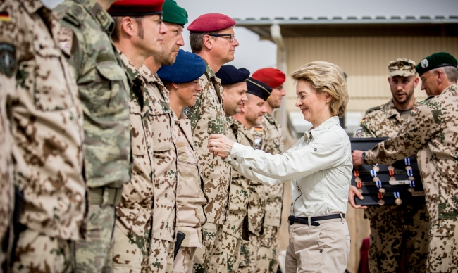 Almanya Savunma Bakanı Leyen NATO Üssü'nde