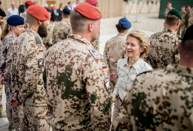 Almanya Savunma Bakanı Leyen NATO Üssü'nde