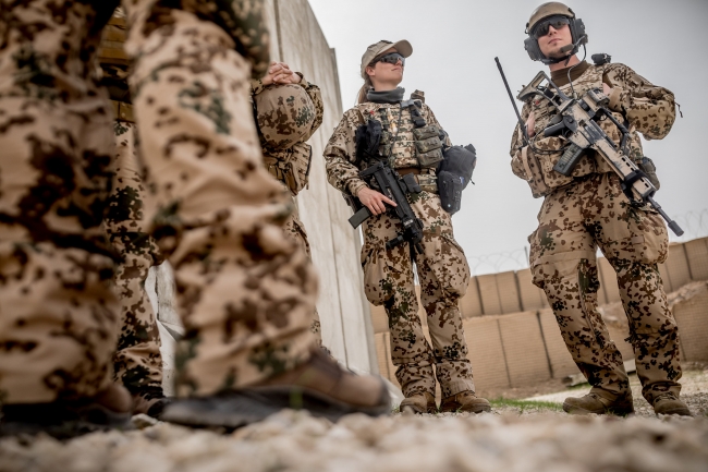 Almanya Savunma Bakanı Leyen NATO Üssü'nde