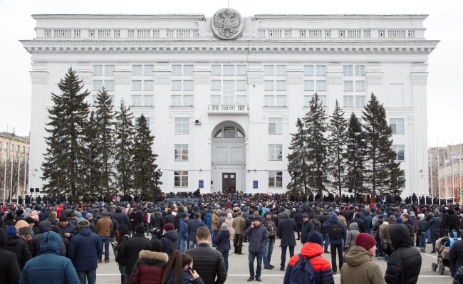 Ruslar, AVM yangınına tepkili: Gerçekleri açıklayın