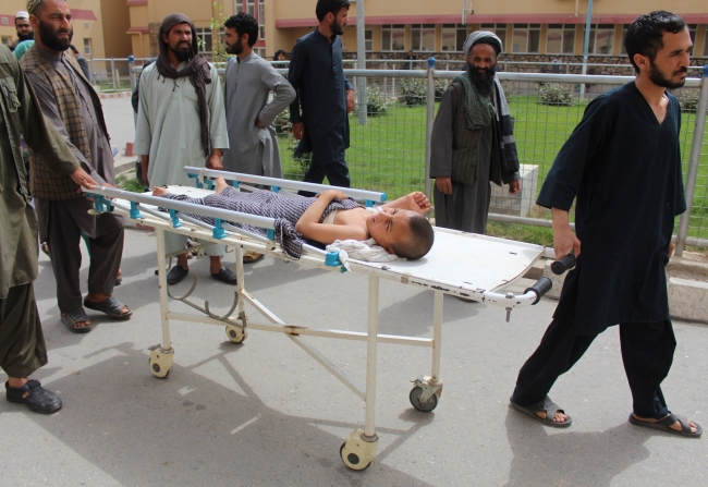 Afganistan'da hafızlık törenine hava saldırısı: 100 kişi hayatını kaybetti