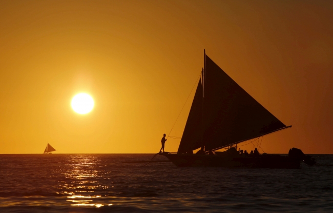 Filipinler'deki Boracay Adası, çevre kirliliğine karşı geçici olarak turizme kapatıldı