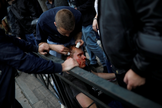 Yunanistan karıştı: Göstericiler Harry Truman'ın heykelini yıkmak istedi