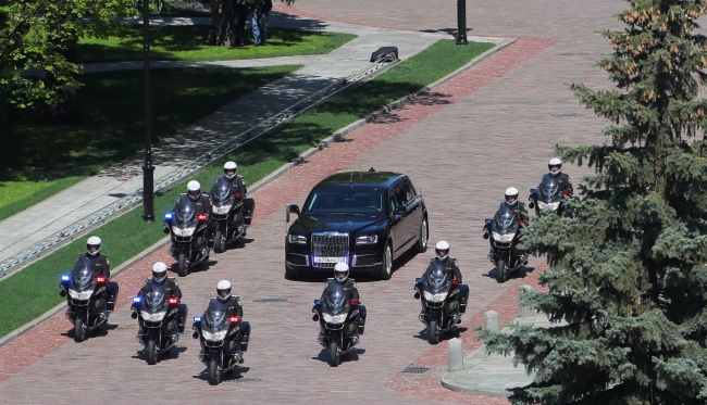 Putin yemin törenine Rus yapımı makam aracıyla gitti
