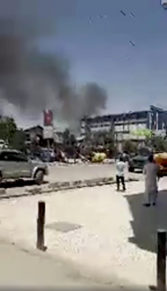 Afganistan'da art arda 3 patlama