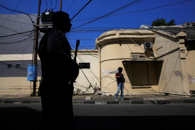 Endonezya'da polis merkezine bombalı saldırı
