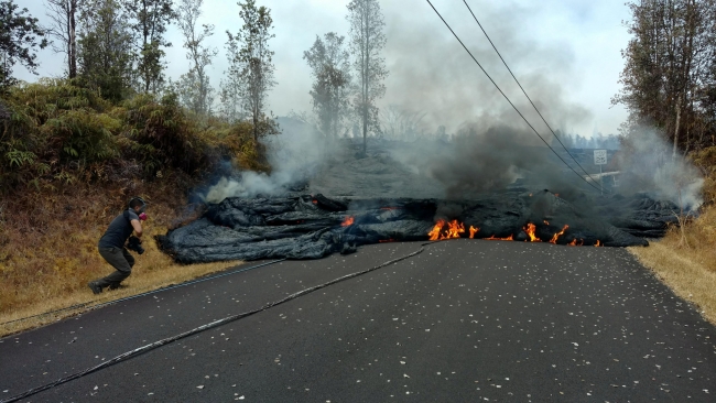 Hawaii'de yanardağ tehlikesi sürüyor