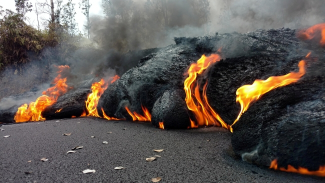Hawaii'de yanardağ tehlikesi sürüyor