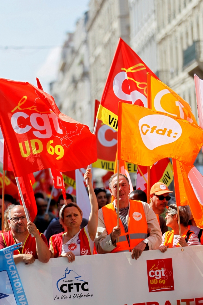 Fransa'da hükümet grevlere karşı çözüm arayışında