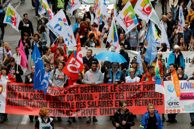 Fransa'da hükümet grevlere karşı çözüm arayışında