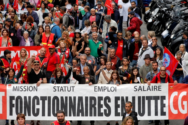 Fransa'da hükümet grevlere karşı çözüm arayışında