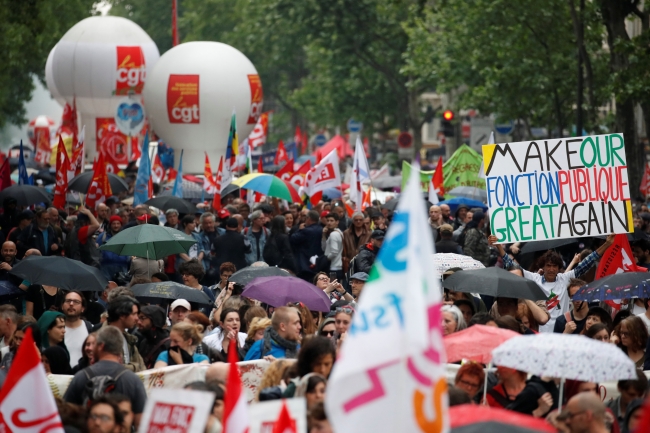 Fransa'da hükümet grevlere karşı çözüm arayışında