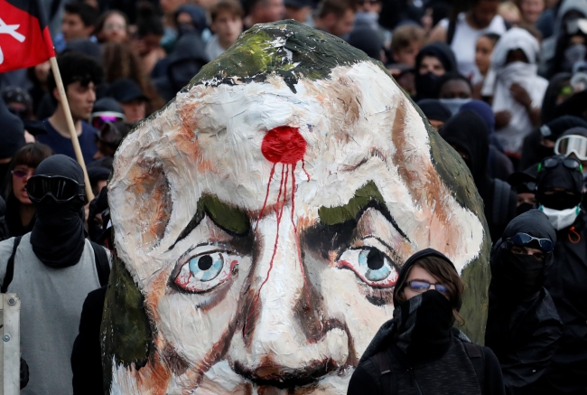 Fransa'da hükümet grevlere karşı çözüm arayışında