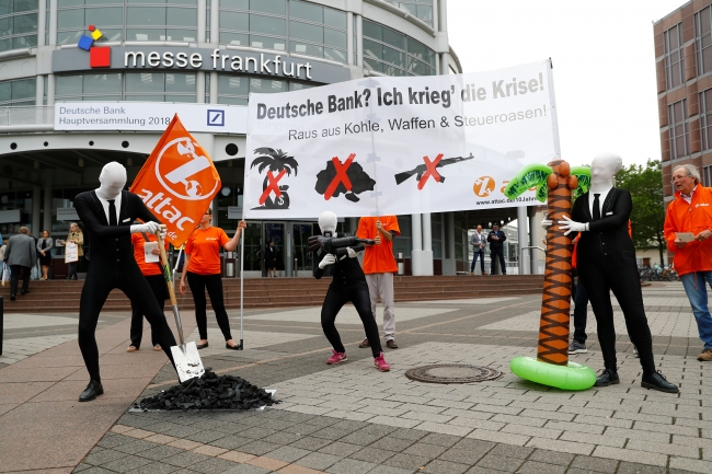 Almanya'nın en büyük bankası Deutsche Bank'ta büyük kriz