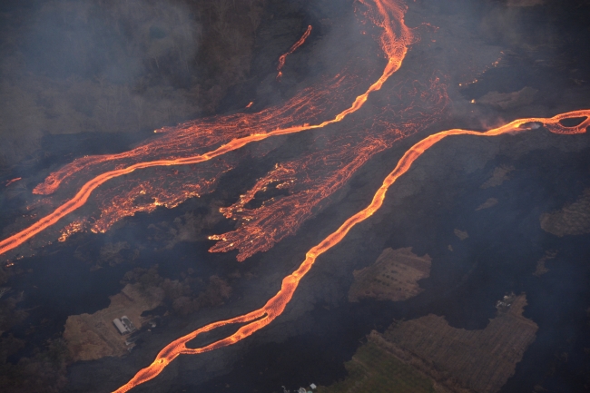 Hawaii'deki yanardağ felaketi kuş bakışı görüntülendi