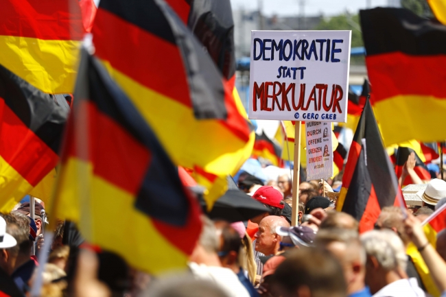 Almanya'da İslam ve göçmen karşıtı partiye eylem şoku