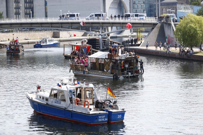 Almanya'da İslam ve göçmen karşıtı partiye eylem şoku