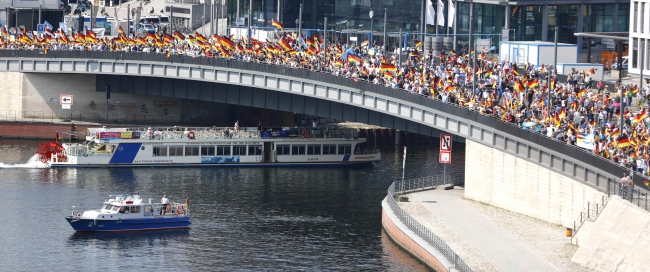 Almanya'da İslam ve göçmen karşıtı partiye eylem şoku