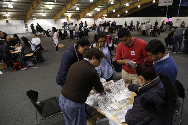 Kolombiya'da devlet başkanlığı seçimleri ikinci tura kaldı