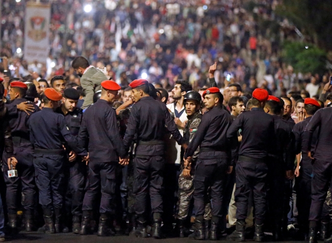 Ürdün hükümeti vergi yasasını geri çekmeyi reddetti