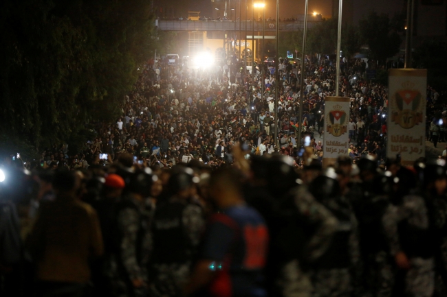 Ürdün hükümeti vergi yasasını geri çekmeyi reddetti