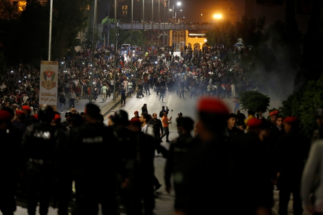 Ürdün hükümeti vergi yasasını geri çekmeyi reddetti