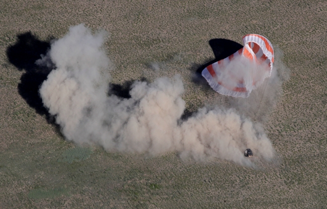 Soyuz kapsülü 168 günün ardından yeryüzüne indi