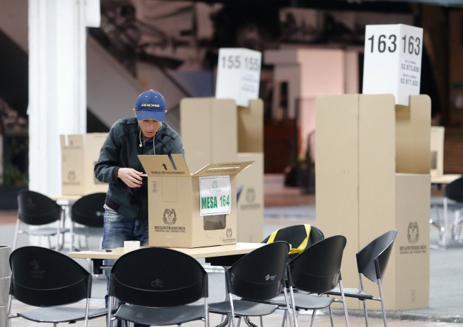 Kolombiya yeni devlet başkanını seçiyor