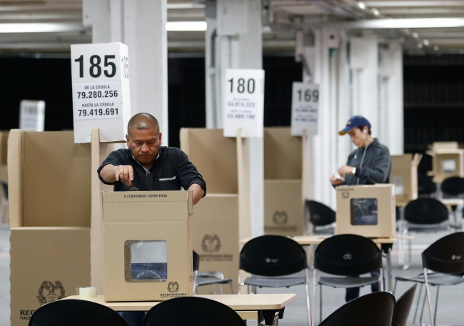 Kolombiya yeni devlet başkanını seçiyor