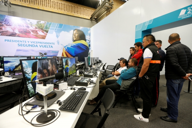 Kolombiya yeni devlet başkanını seçiyor