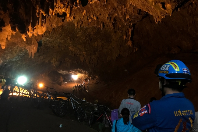 Tayland’da 13 kişi su basan mağarada mahsur kaldı