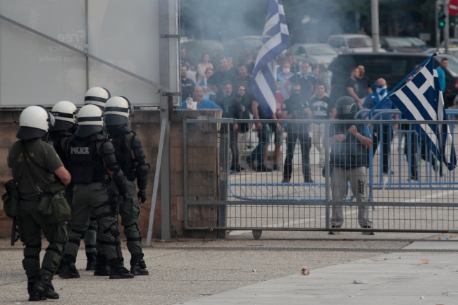 Yunanistan'da göstericilerle polis arasında çatışma