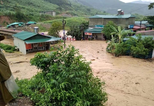 Vietnam'da 22 kişinin öldüğü sel ve heyelan 19,5 milyon dolar zarara yol açtı