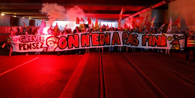 Fransa'da yeni grev dalgası alarmı