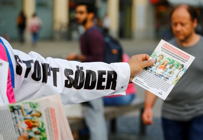 Almanya'nın ırkçı partisi AfD'ye protesto