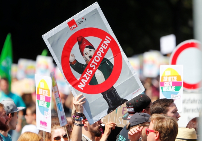 Almanya'nın ırkçı partisi AfD'ye protesto
